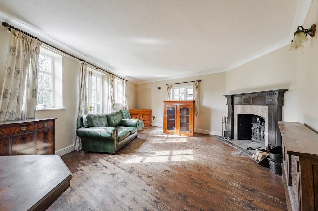 Property photo 3 of 28