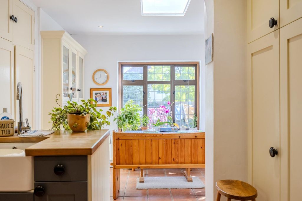 Property photo 2 of 39 Kitchen