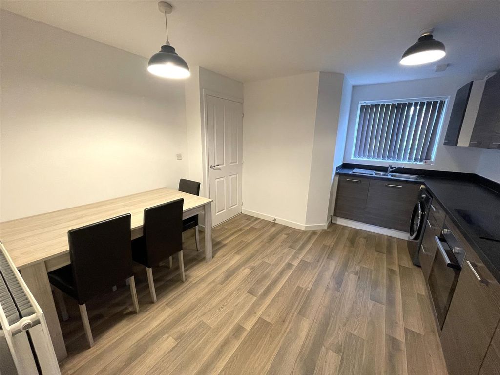 Property photo 3 of 12 Kitchen Diner