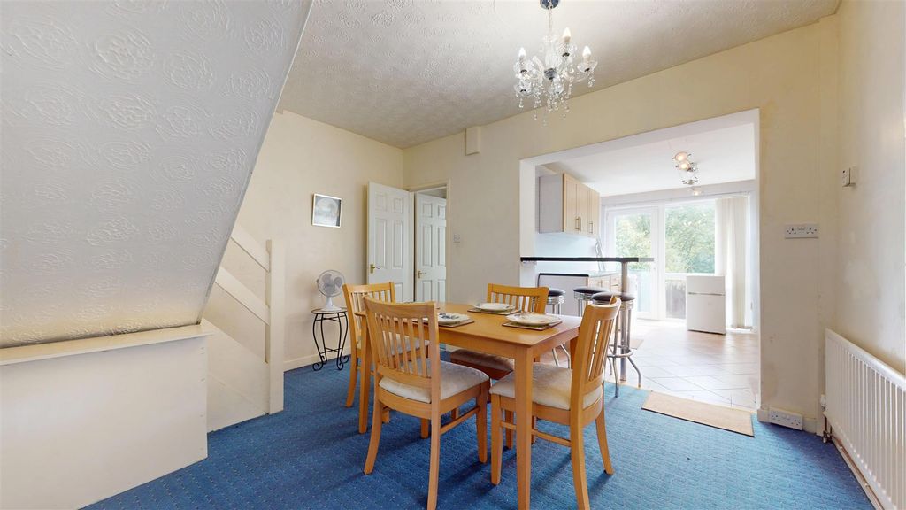 Property photo 3 of 16 Chadwick Road Dining Area