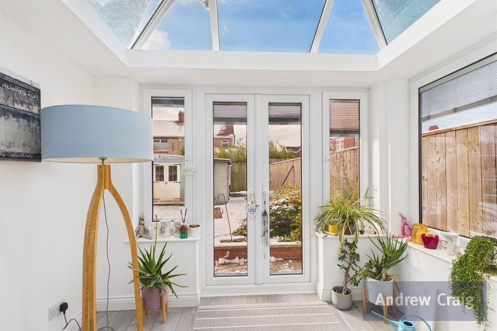 Property photo 3 of 20 Conservatory