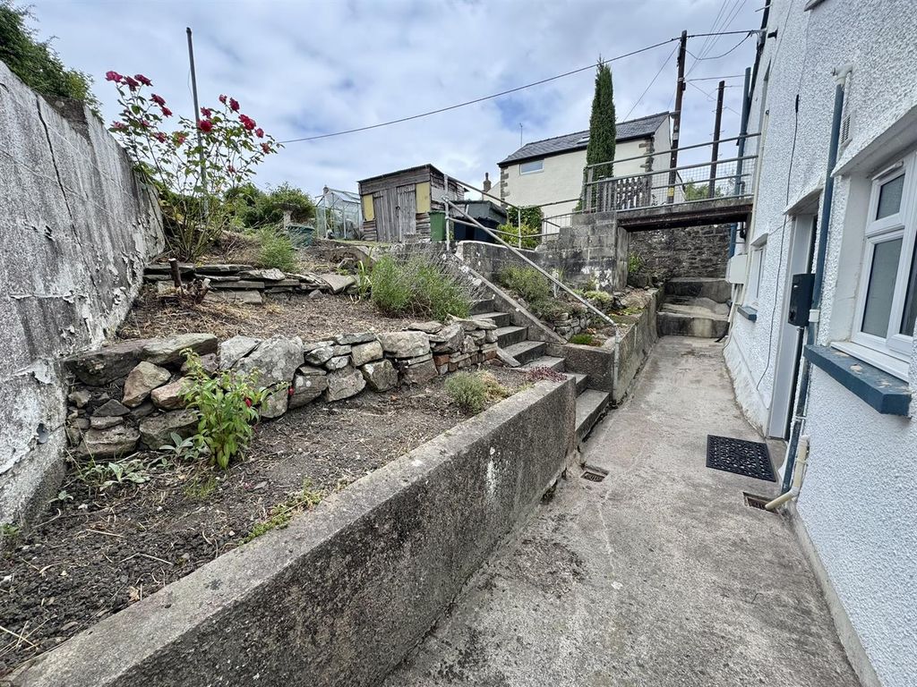 Property photo 2 of 19 Entrance