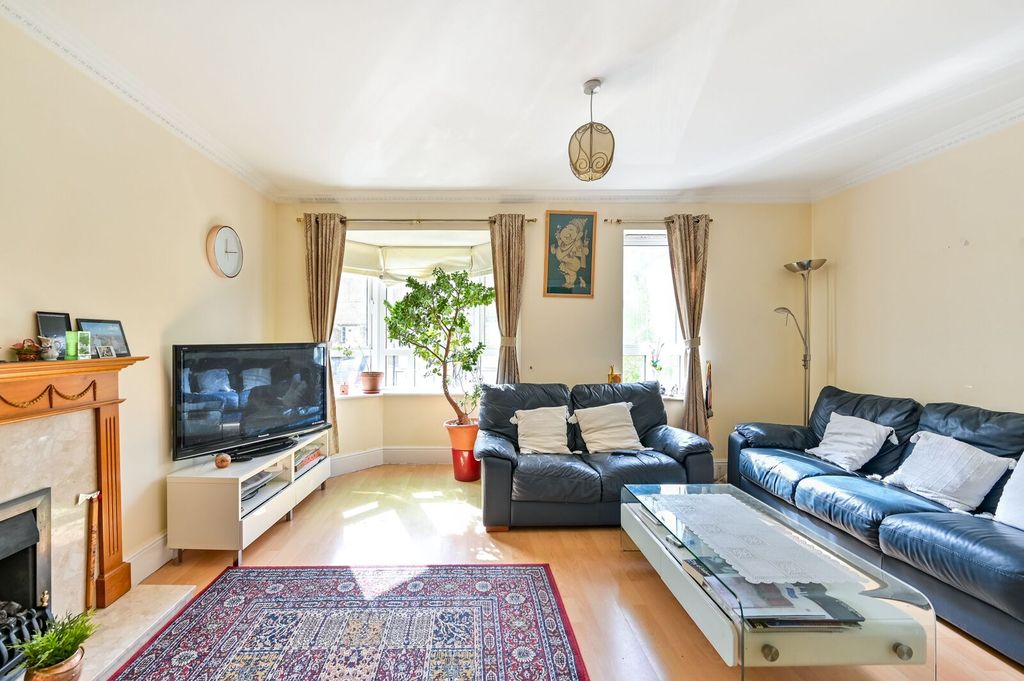 Property photo 2 of 16