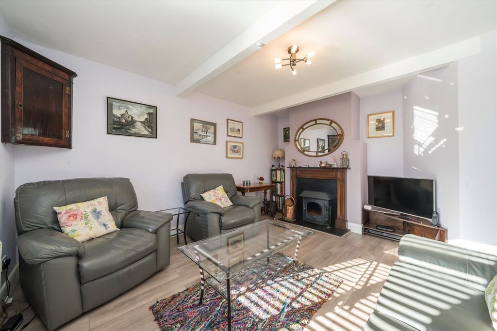 Property photo 2 of 8