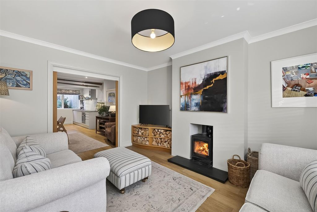 Property photo 2 of 21 Lounge