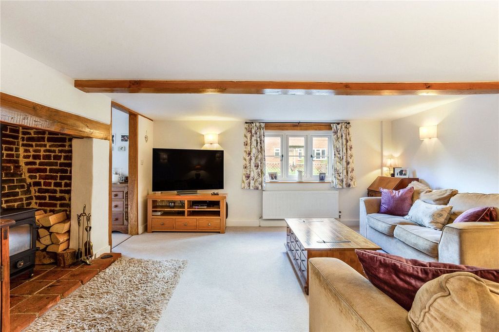 Property photo 2 of 17 Sitting Room