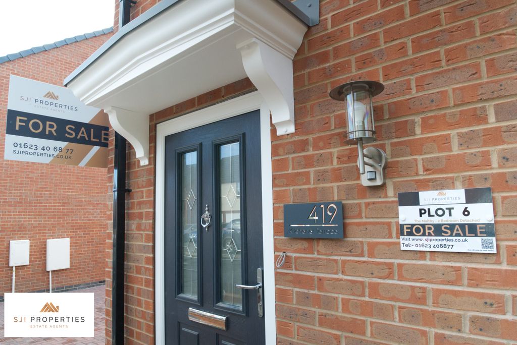 Property photo 2 of 11 Entrance