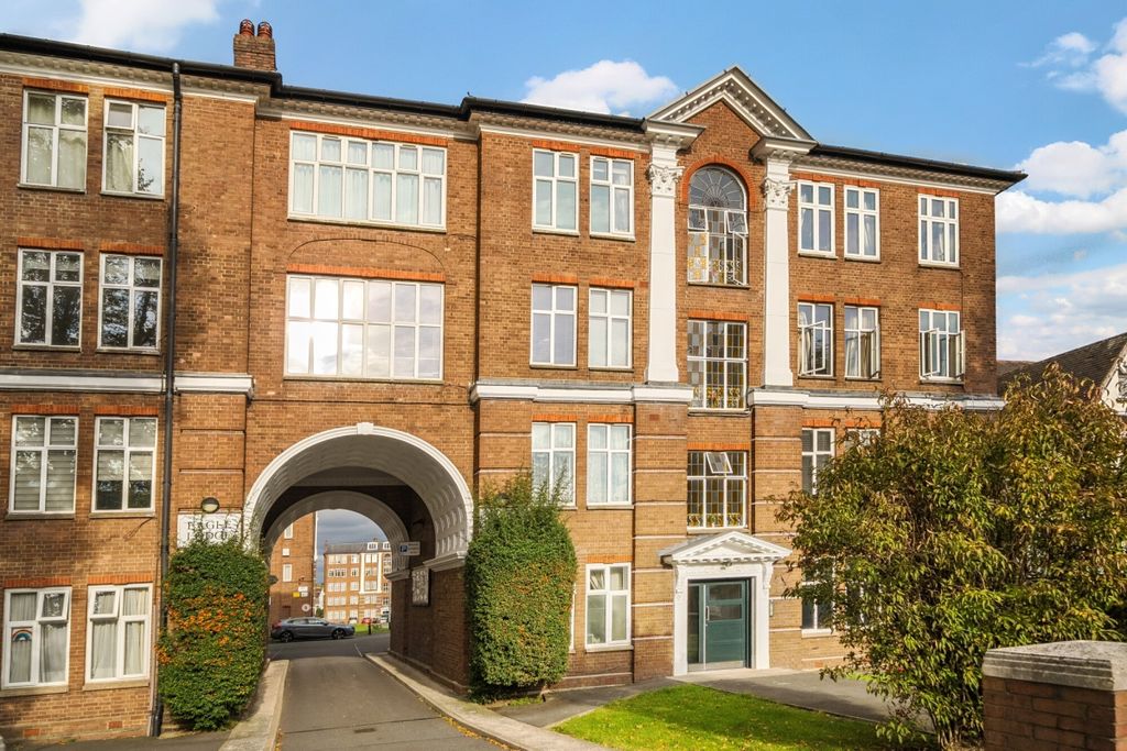 Property photo 1 of 8