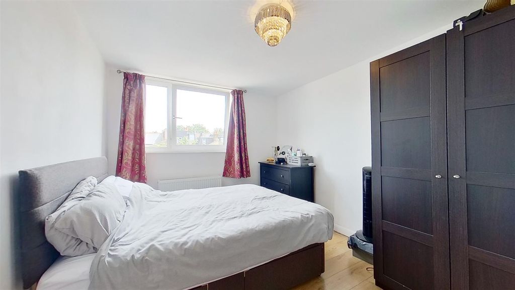 Property photo 3 of 9 Kingham-Close-Earlsfield-Sw18-06232023_081802.Jpg