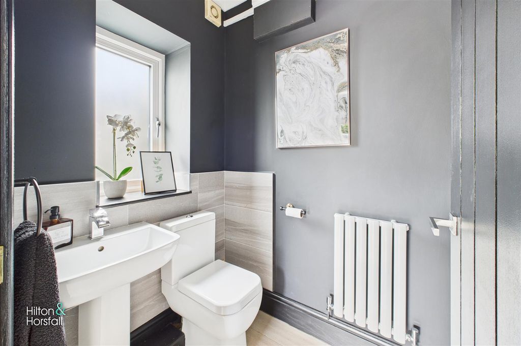 Property photo 1 of 69 Ing Dene Avenue