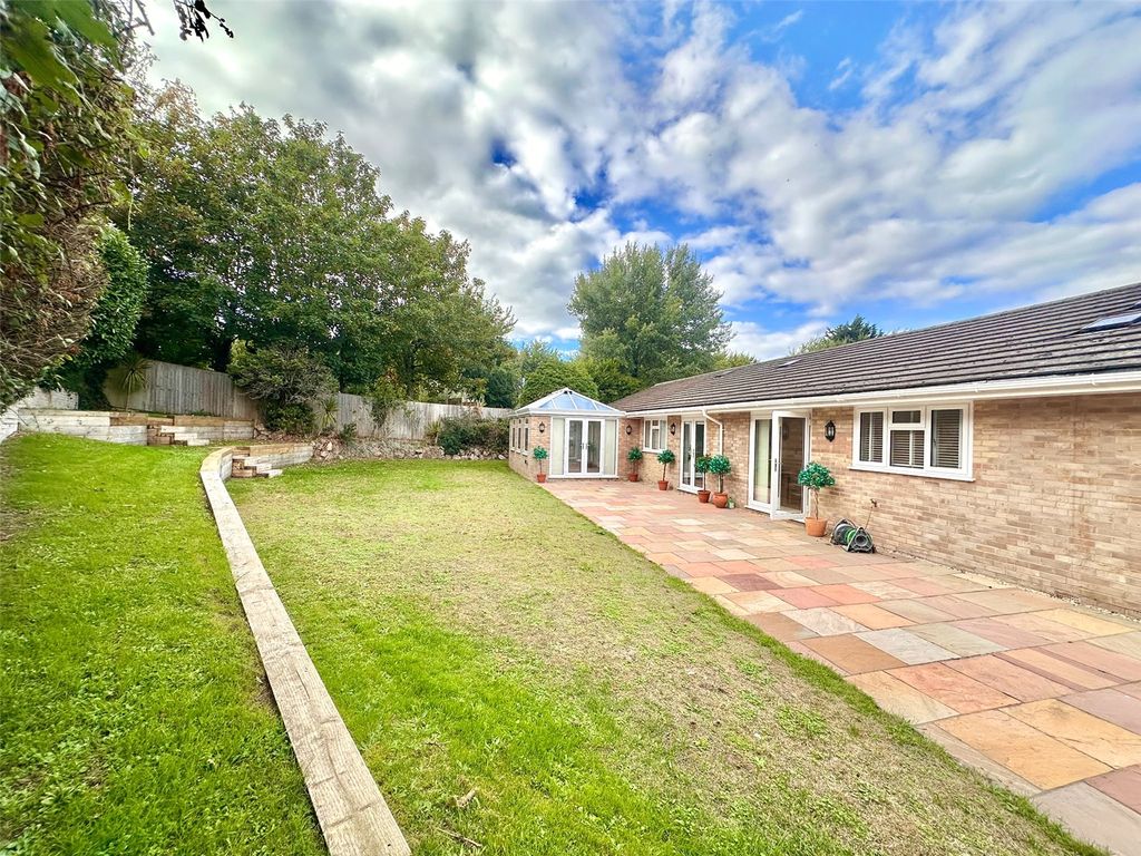 Property photo 2 of 41 Picture No. 46