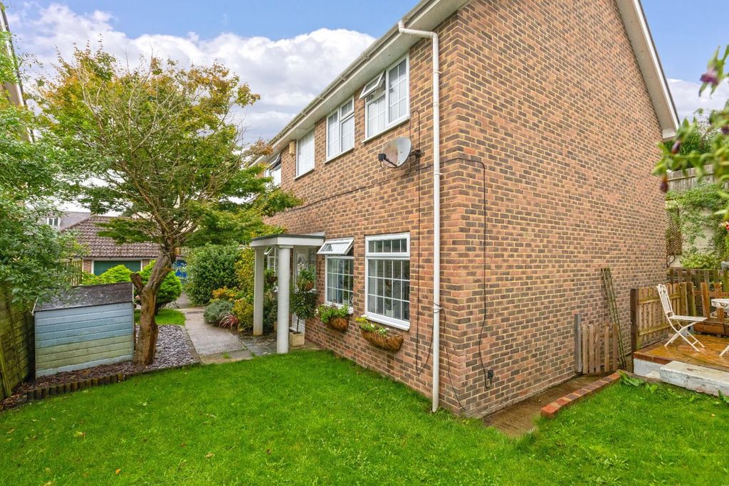 Property photo 3 of 29 2 Orchard Mews_2.Jpg