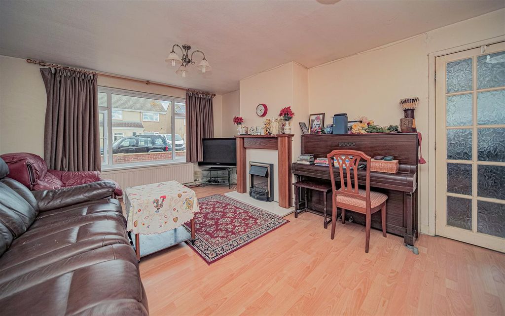 Property photo 3 of 14 P1060032.Jpg