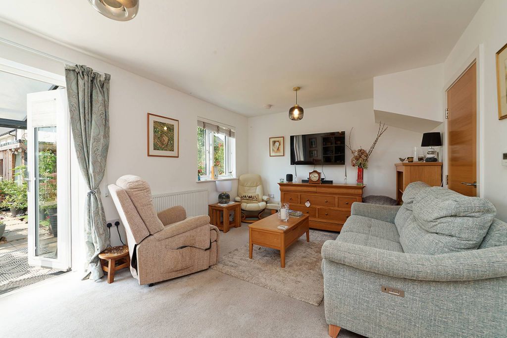 Property photo 2 of 28