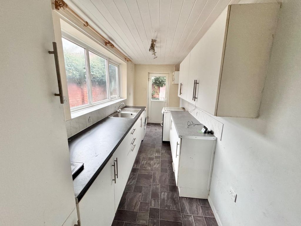 Property photo 3 of 9 Kitchen