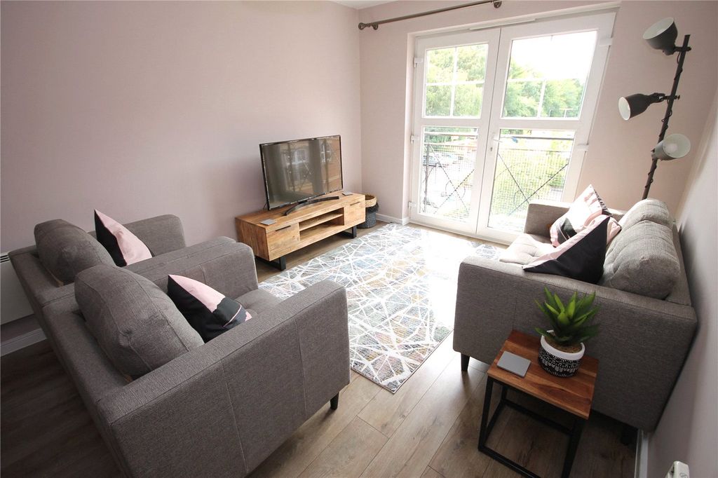 Property photo 2 of 13 Picture No. 12