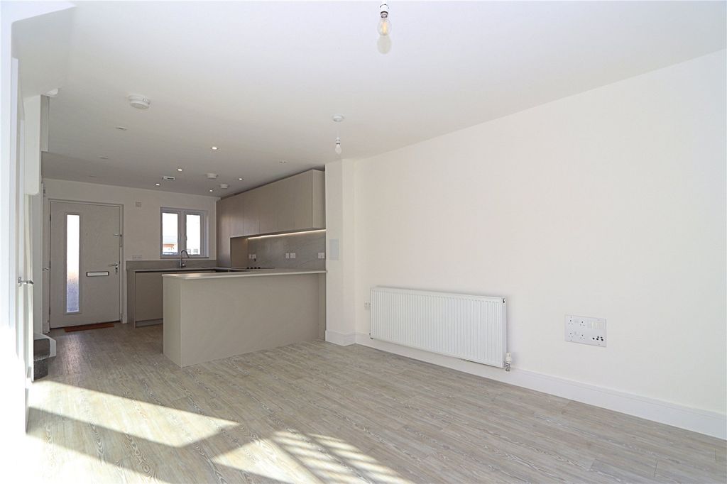 Property photo 2 of 16 Picture No. 24