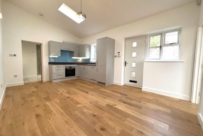 Property photo 1 of 10 Photo 4