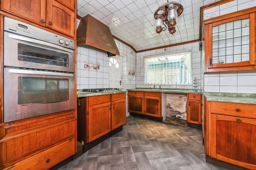 Property photo 2 of 15 Kitchen