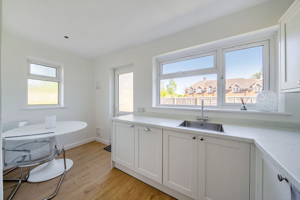 Property photo 3 of 17 1452159-6-69Ea338...