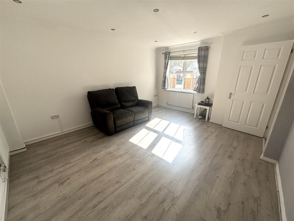 Property photo 3 of 16 Living Room