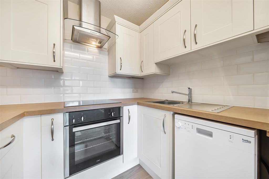 Property photo 2 of 12 Kitchen