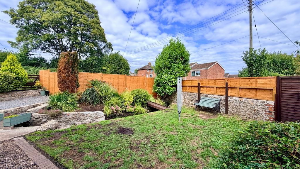 Property photo 2 of 16 Garden