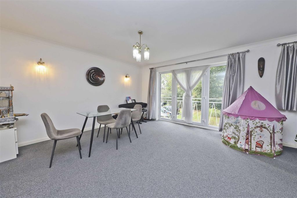 Property photo 2 of 9 Derby House