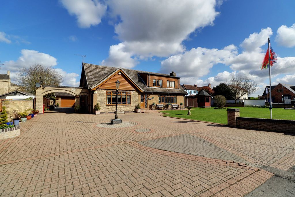 Property photo 3 of 48