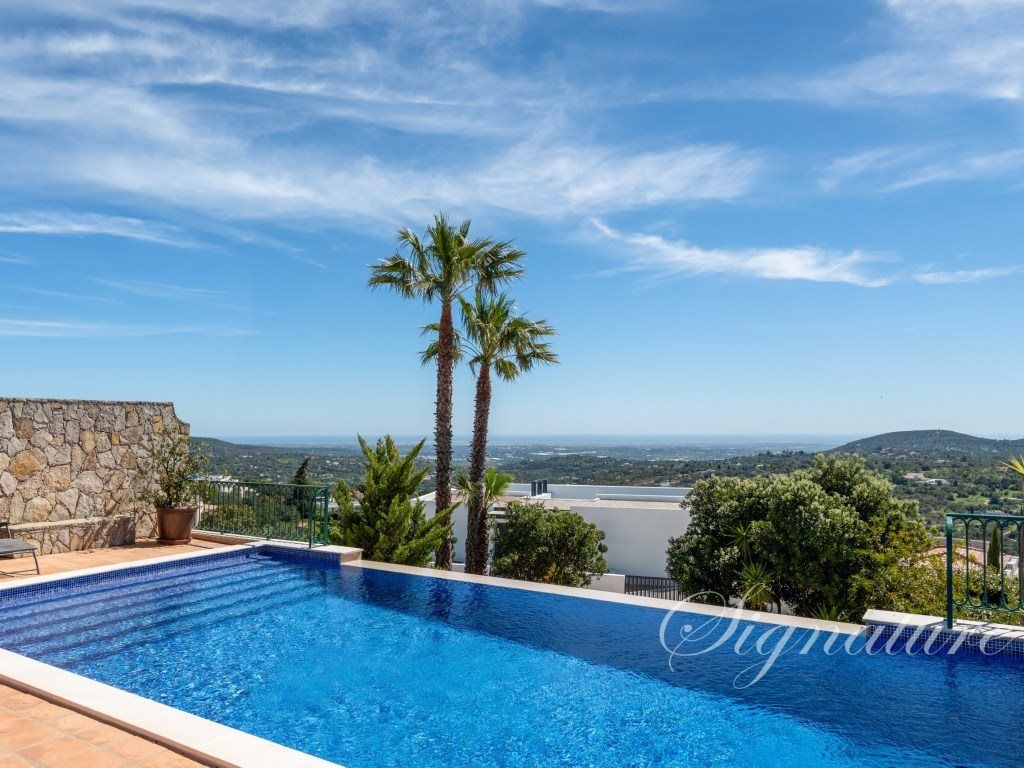 Property photo 1 of 52 An Exceptional Opportunity To Own A Beautiful Villa In Quinta Das Raposeiras In Santa Barbara De Nex