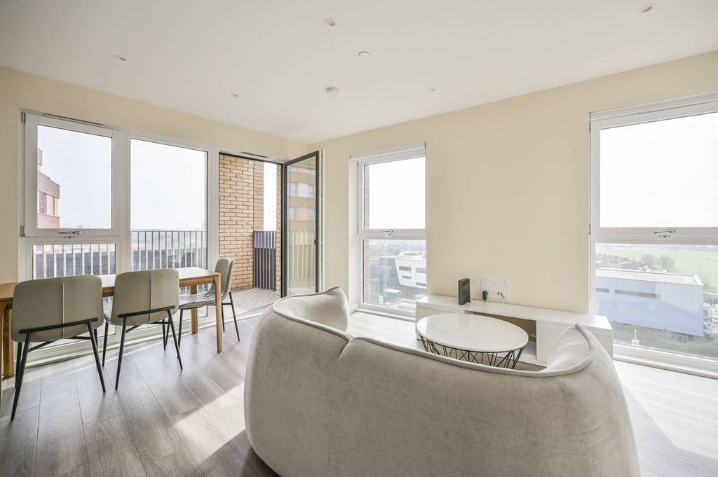 Property photo 3 of 18