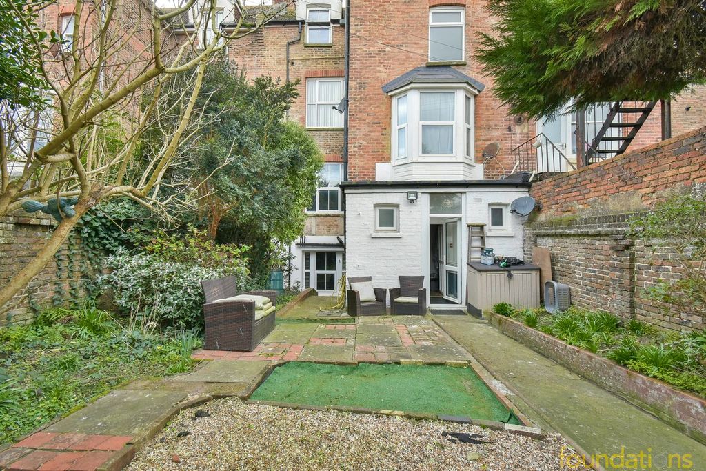 Property photo 2 of 20