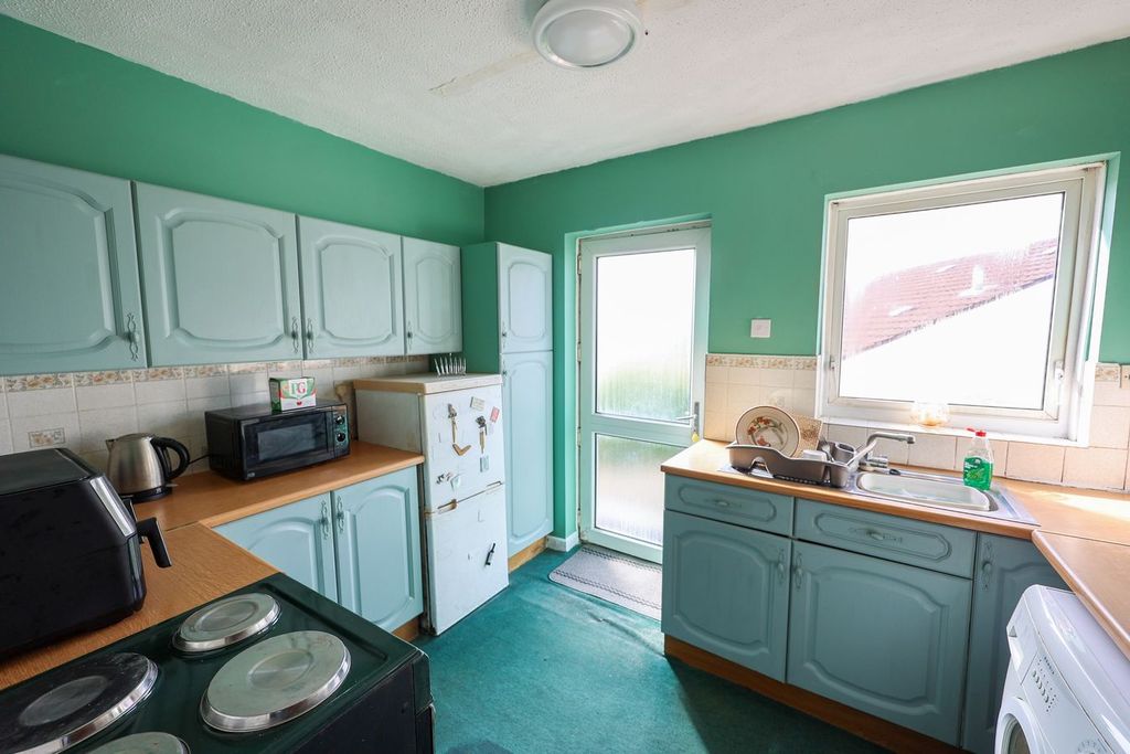 Property photo 3 of 14