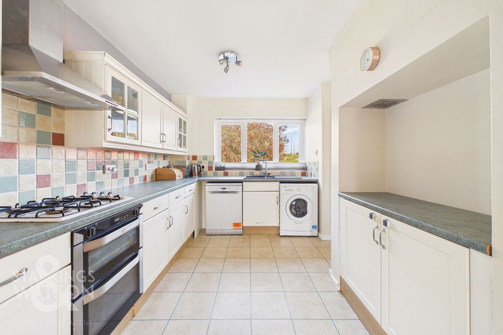 Property photo 3 of 27