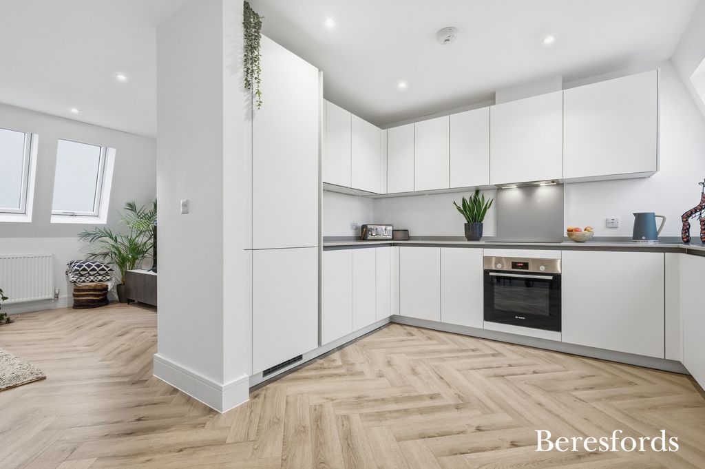 Property photo 2 of 19 Kitchen