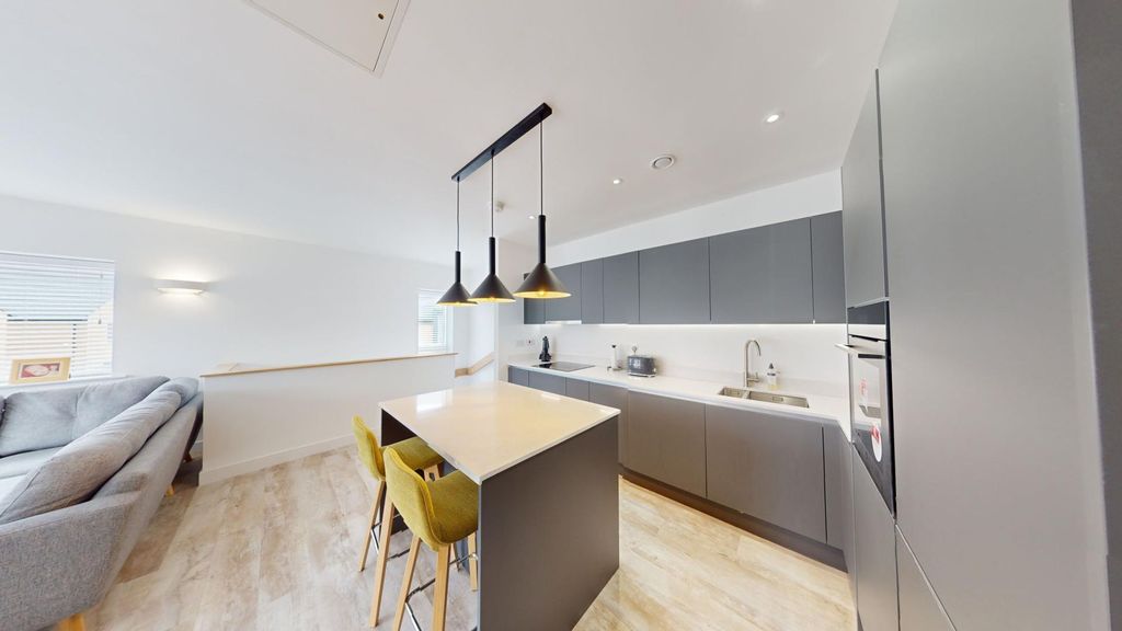 Property photo 3 of 21 Kitchen