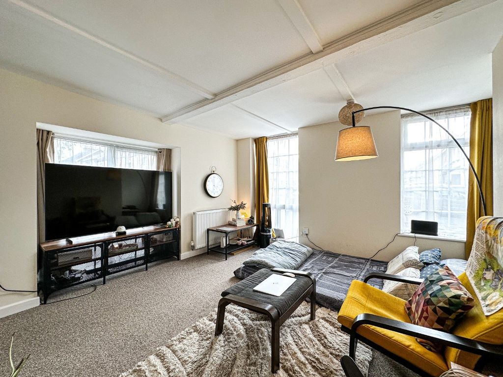 Property photo 2 of 8 5699122