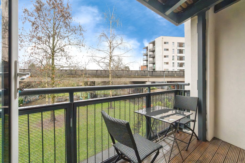 Property photo 2 of 20