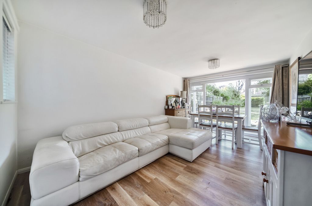 Property photo 2 of 12 1312722-6-6852Fba...