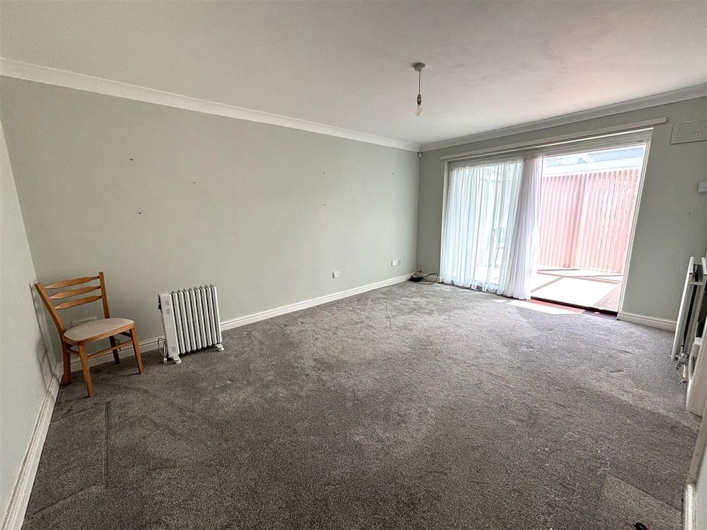 Property photo 2 of 8 Sitting Room