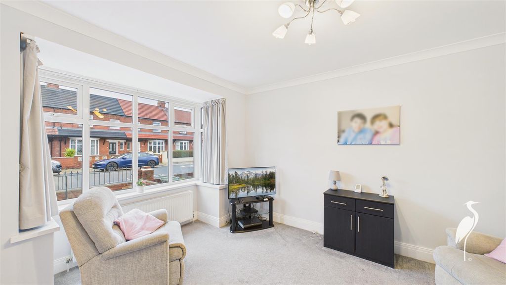 Property photo 2 of 12 Lounge