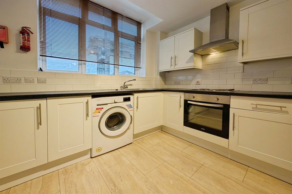 Property photo 3 of 7 (Main)