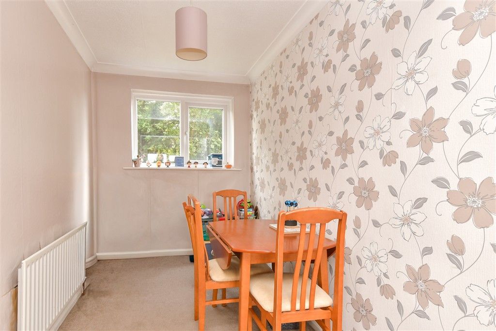 Property photo 3 of 10 Dining Area