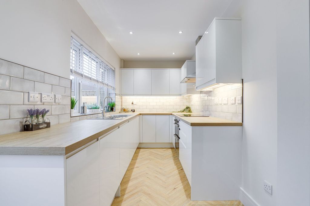 Property photo 2 of 30