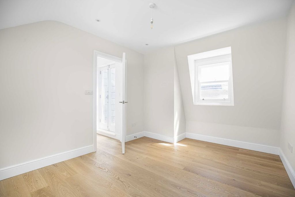 Property photo 3 of 8