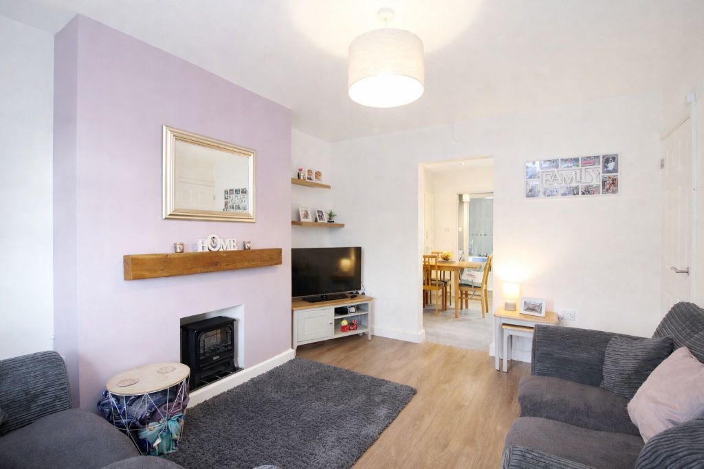 Property photo 3 of 16 Lounge