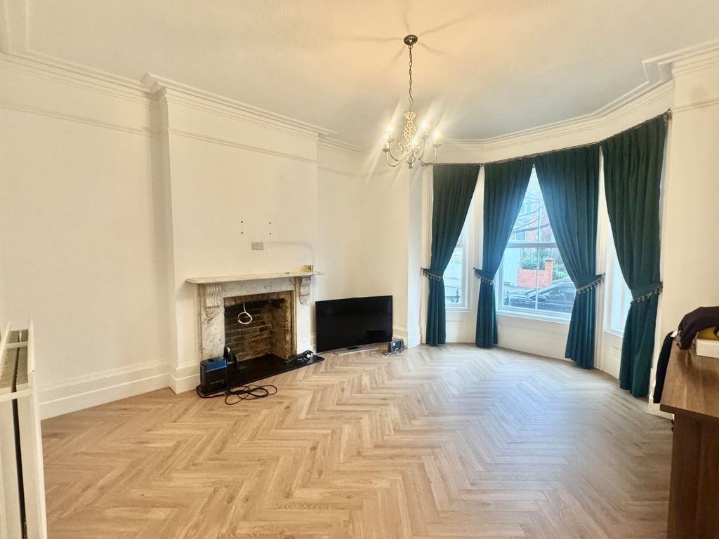 Property photo 2 of 11 Living Room