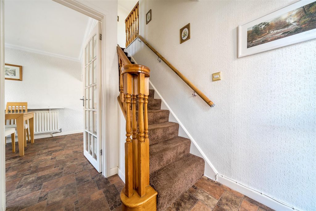 Property photo 3 of 21 Entrance Hall