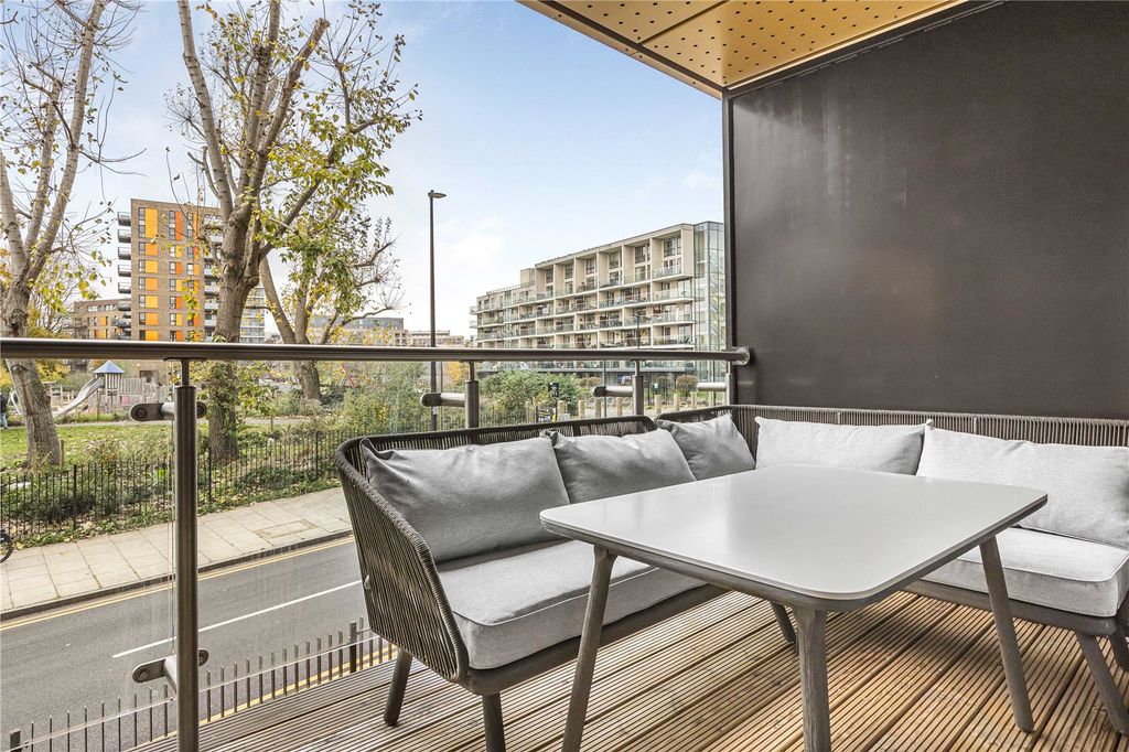 Property photo 2 of 22 Balcony