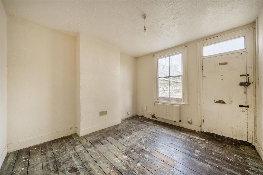 Property photo 2 of 15 1446535-15-69E112A222373.Jpg